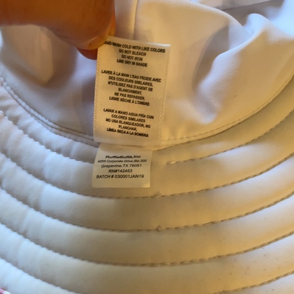 Ruffle butt pink and white infant hat - Picture 8 of 9